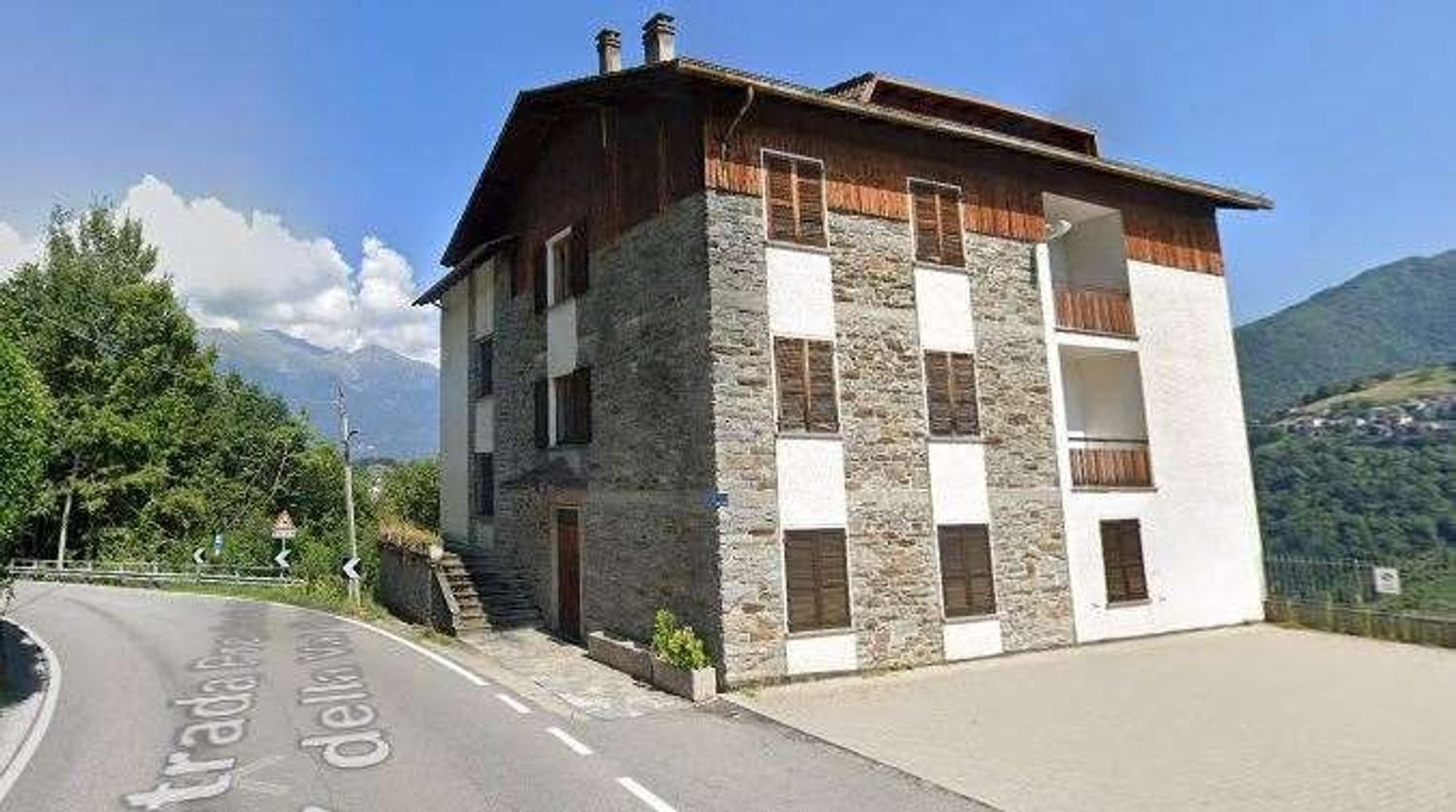 3 rooms Apartment in Ornica, Italy No. 338566