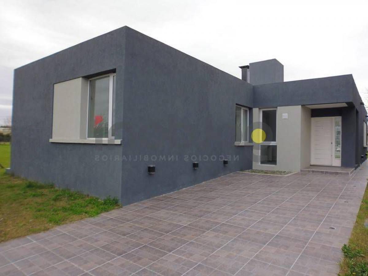 Дом с 3 спальнями в Берасатеги, Аргентина № 18089