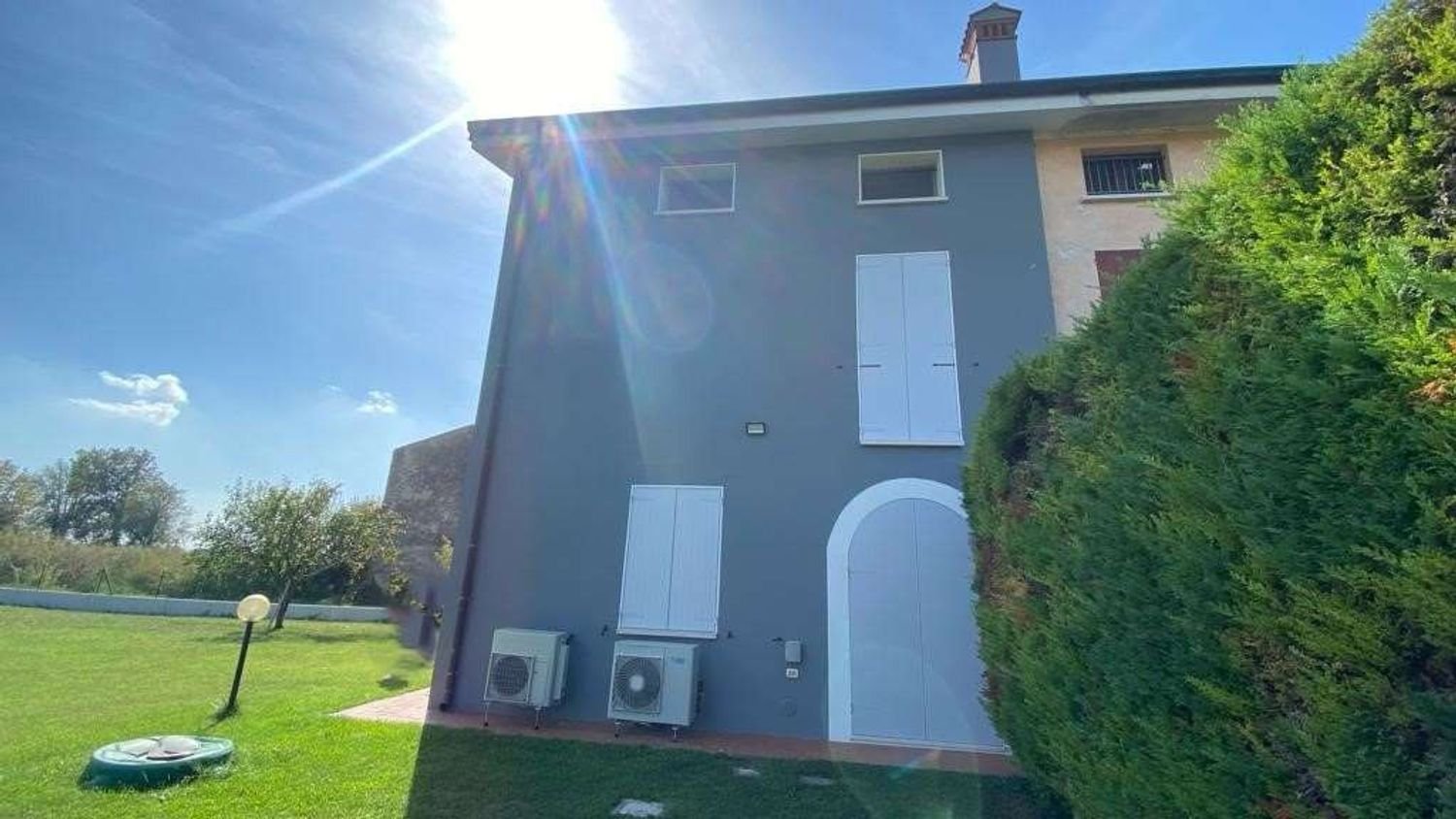 6 غرف نوم فيلا في Porto Mantovano, Italy رقم 391817