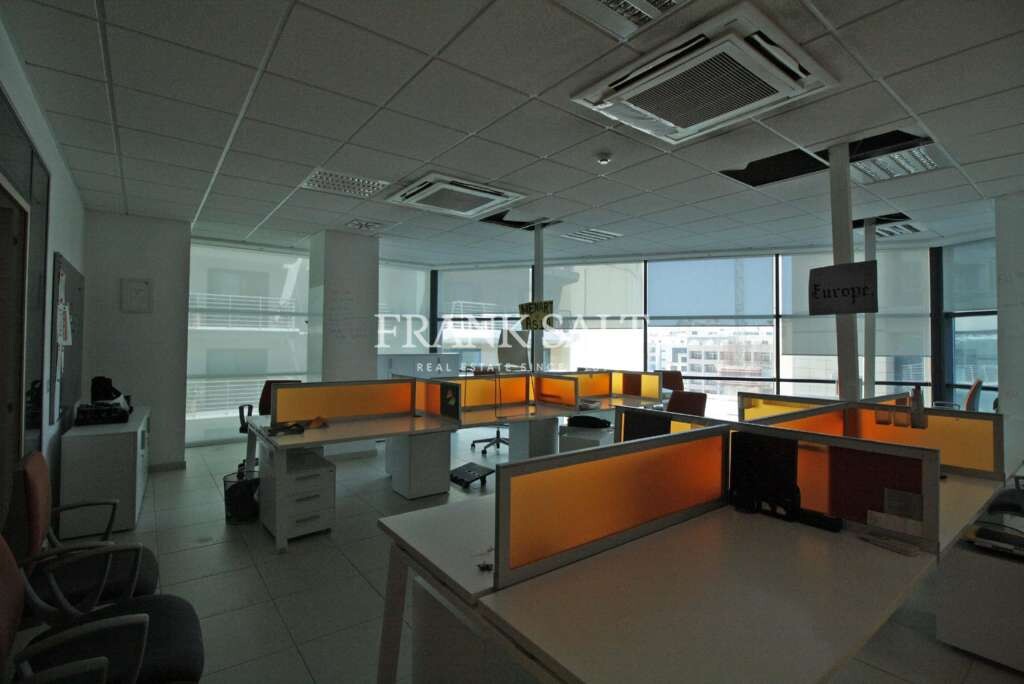 Oficina en Saint Julian's, Malta 500 m² No. 11801