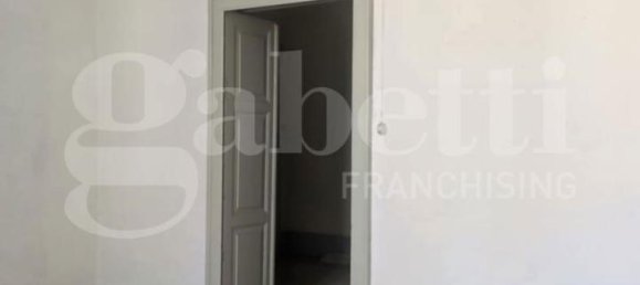 4 rooms House in Oristano, Italy No. 35408 2