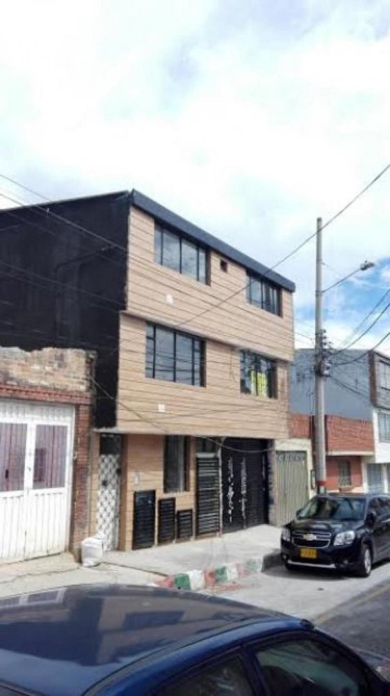 2 bedrooms House in Bogota, Colombia No. 12733