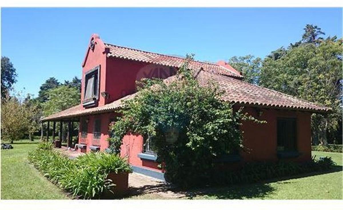 6 bedrooms House in Lujan, Argentina No. 21492