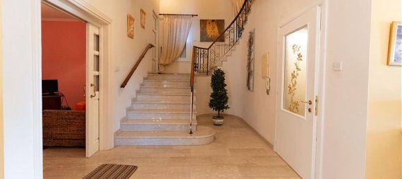 5 bedrooms Villa in Limassol, Cyprus No. 9963 11