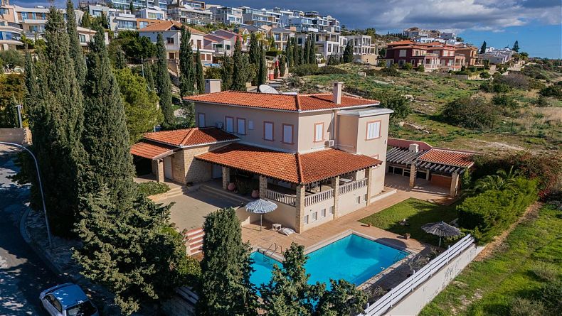 5 bedrooms Villa in Limassol, Cyprus No. 9963