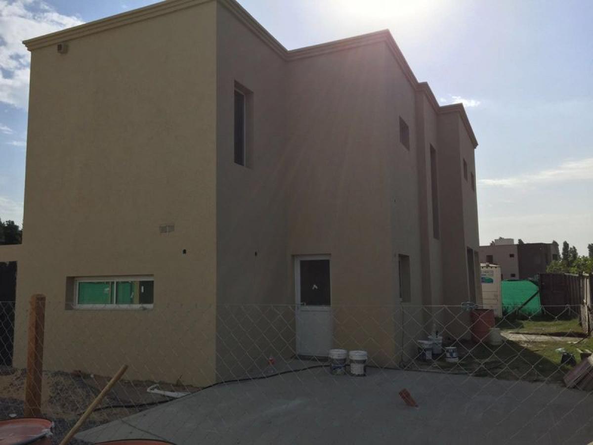 Casa de 3 dormitorios en Tigre, Argentina No. 64039