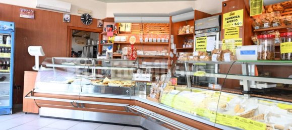 Коммерческая недвижимость с 4 комнатами в Монополи, Италия № 329970 4