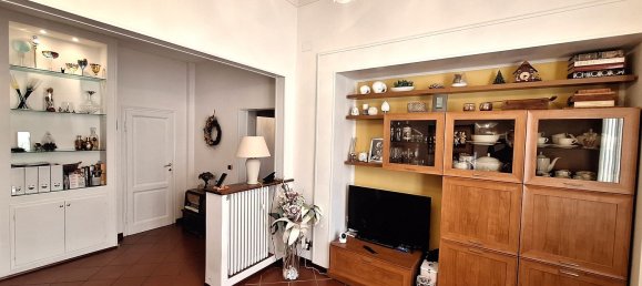 5 rooms Apartment in Florence, Italy No. 204334 7