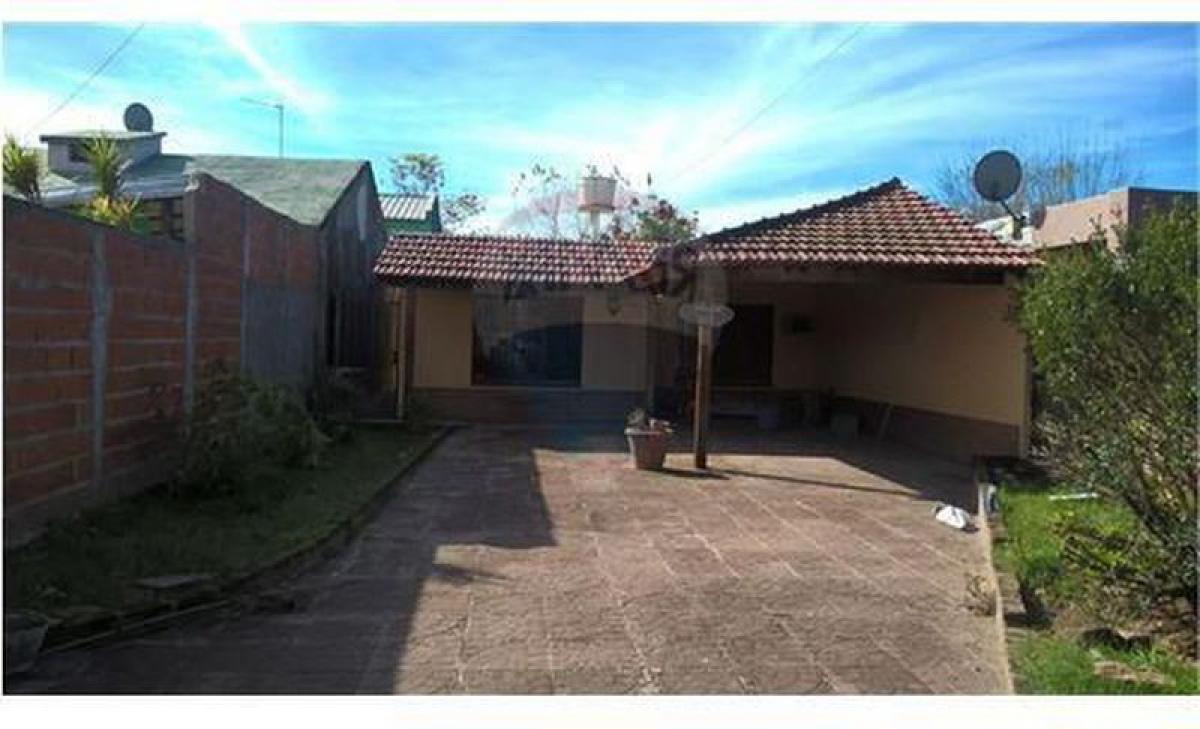 Casa de 3 dormitorios en Merlo, Argentina No. 12104