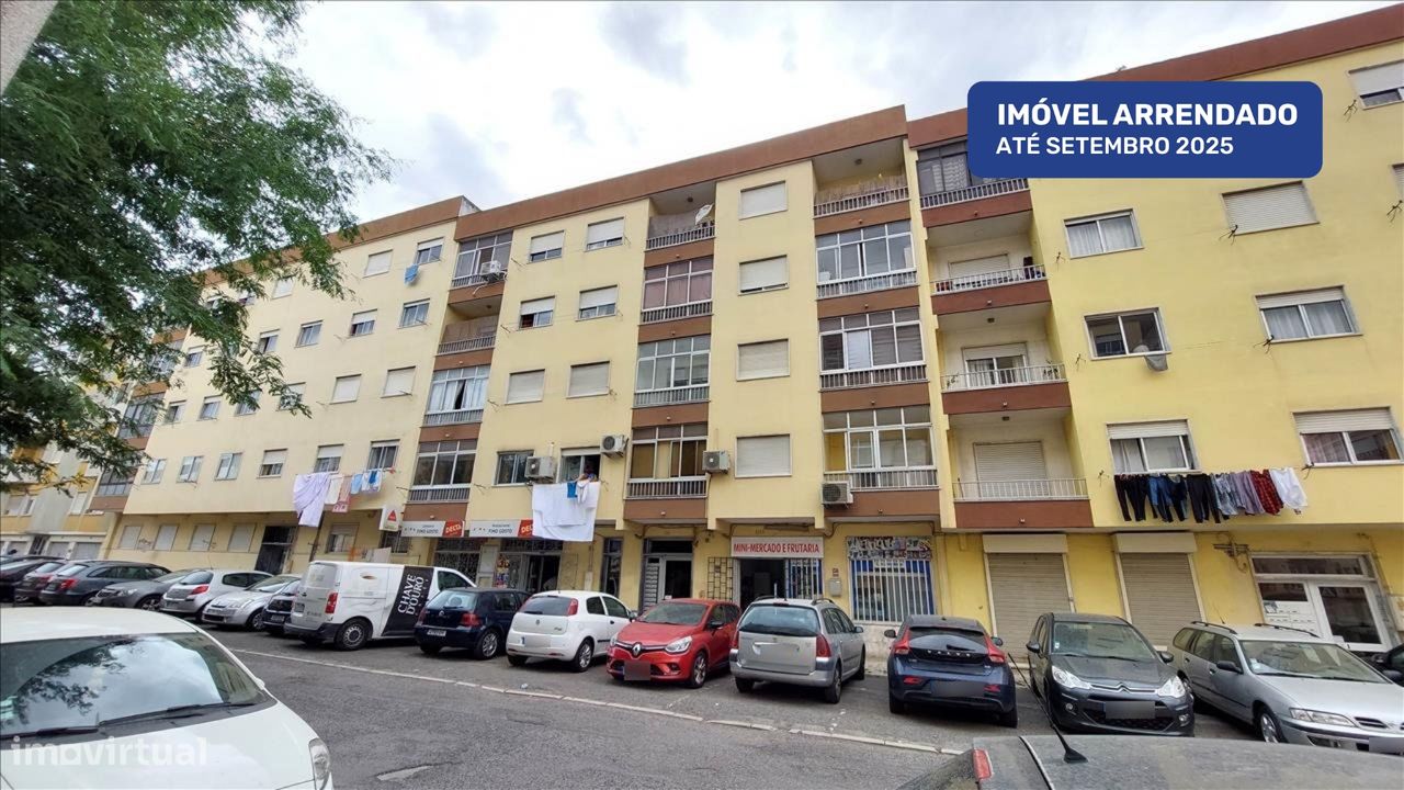 2 bedrooms Apartment in Rio de Mouro, Portugal No. 226348
