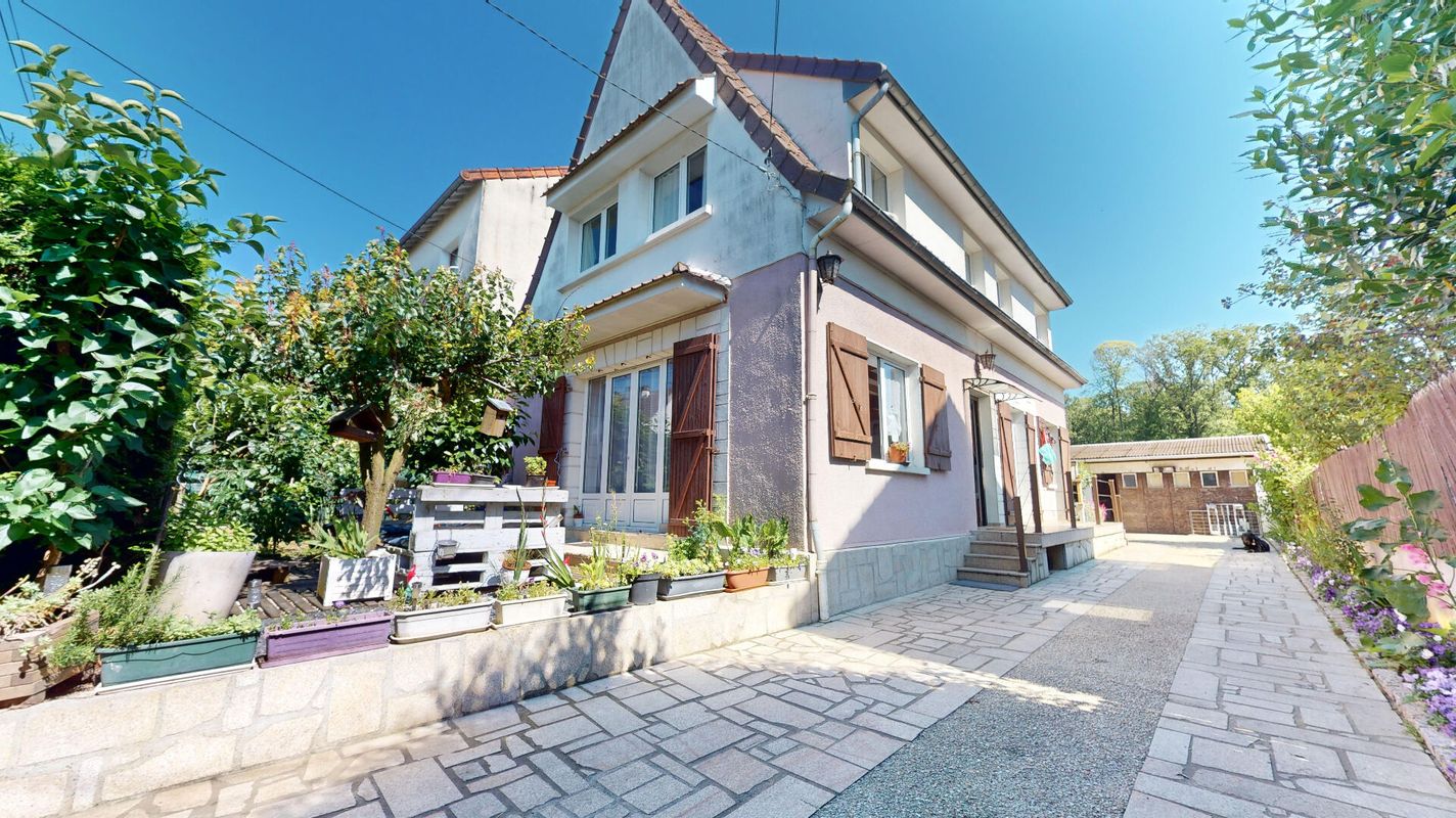 5 bedrooms House in Bois-d'Arcy, France No. 151553