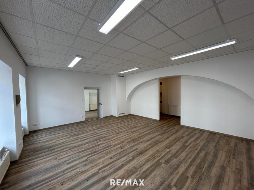 5-Zimmer Gewerbliche Immobilie in Laa an der Thaya, Austria, Nr. 250978