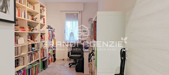 3 bedrooms Apartment in Parma, Italy No. 344973 9