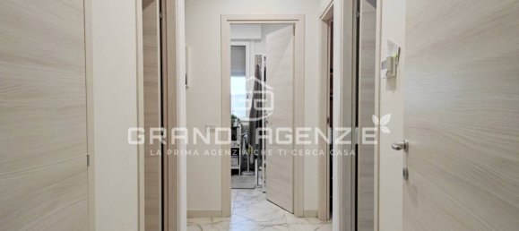 3 bedrooms Apartment in Parma, Italy No. 344973 8