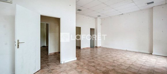 Propiedad comercial de 1 dormitorio en Draveil, France No. 166817 2