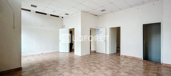 Propiedad comercial de 1 dormitorio en Draveil, France No. 166817 4