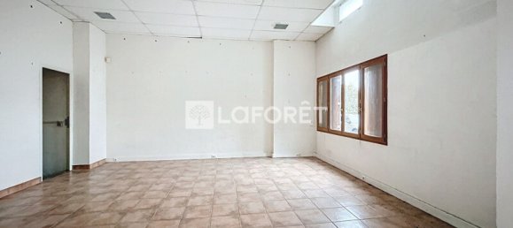 Propiedad comercial de 1 dormitorio en Draveil, France No. 166817 3