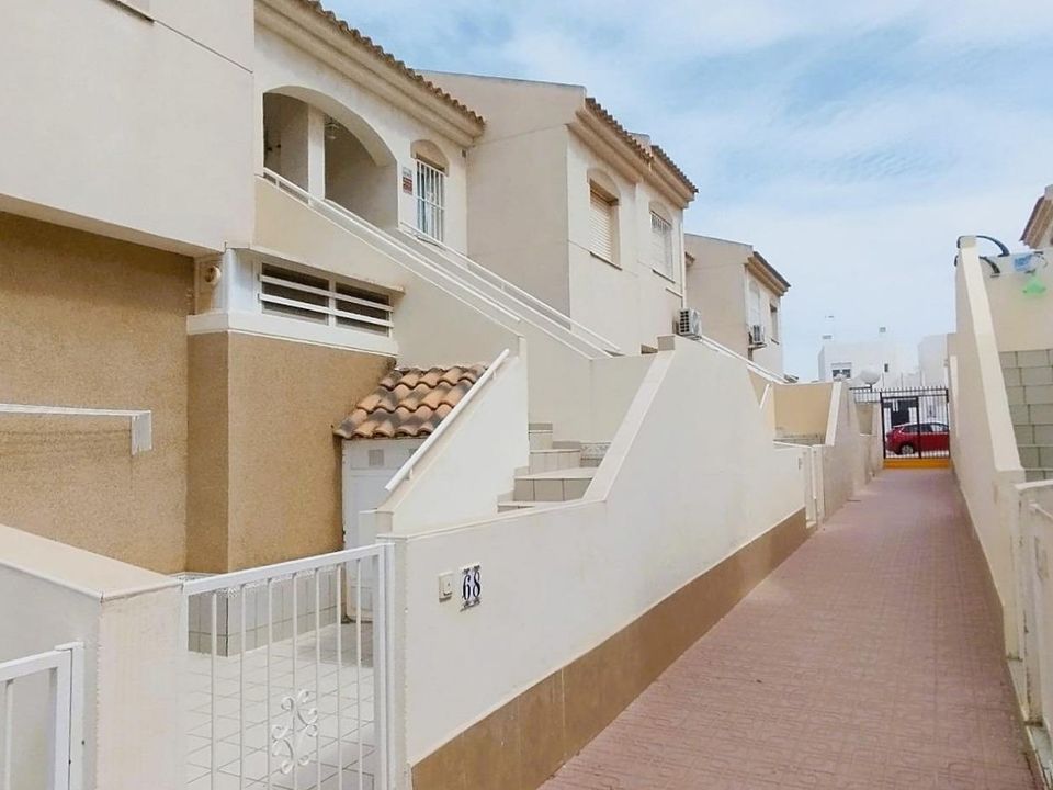 2 bedrooms Bungalow in Torrevieja, Spain No. 208845