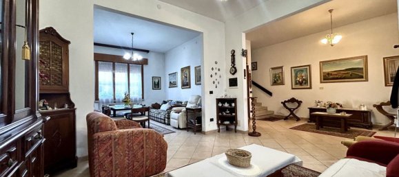 3 bedrooms House in Legnago, Italy No. 343163 4