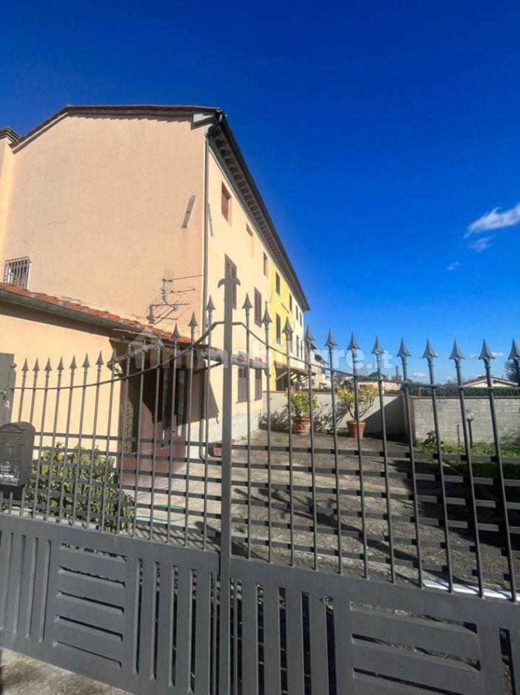 2 bedrooms House in Capannori, Italy No. 183276