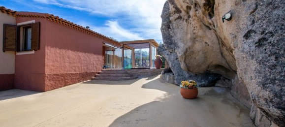 Villa de 8 habitaciónes en Arzachena, Italy No. 63046 49