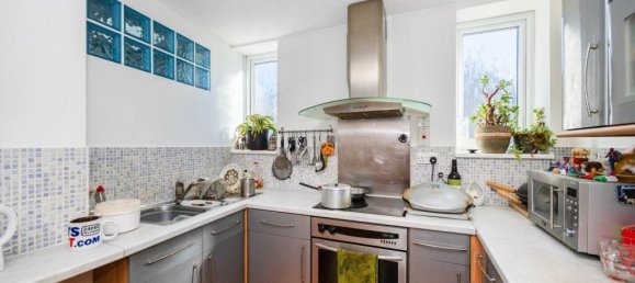  House in Portsmouth, United Kingdom No. 2077 4