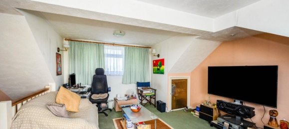  House in Portsmouth, United Kingdom No. 2077 3