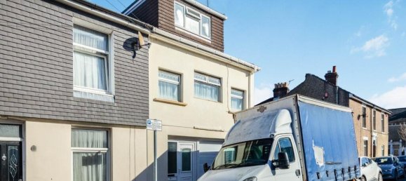  House in Portsmouth, United Kingdom No. 2077 2