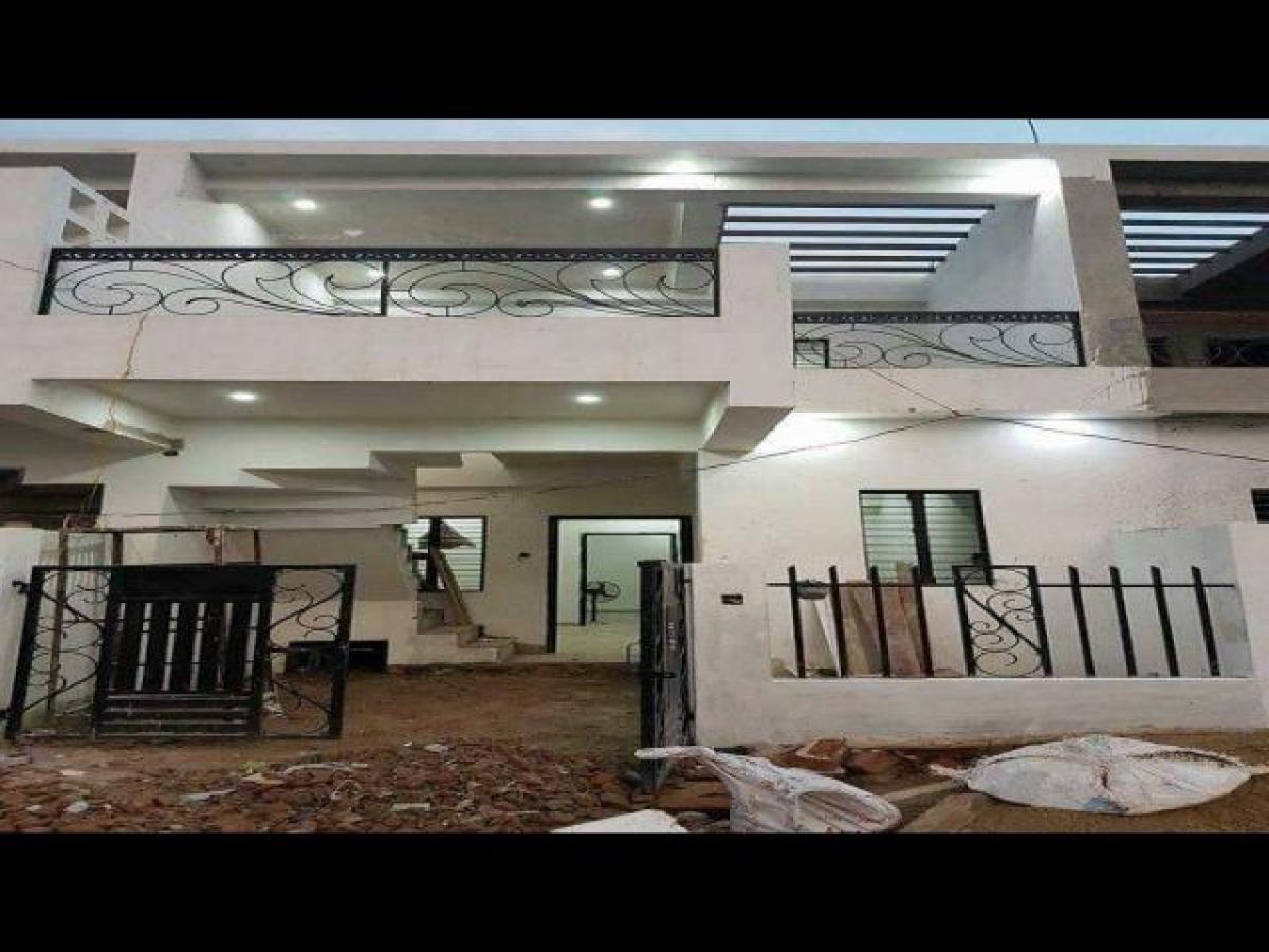 2 bedrooms House in Lucknow, India No. 24679