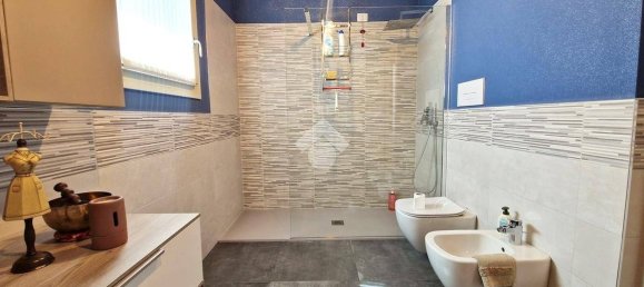 Вилла с 3 спальнями в Кьяри, Италия № 341975 33