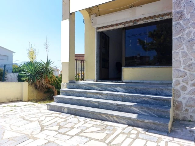 38m² Commercial property in Almada, Portugal No. 146777