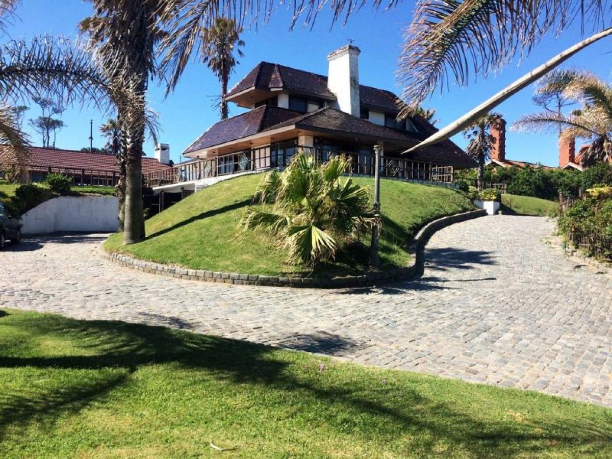 4 bedrooms House in Maldonado, Uruguay No. 12853