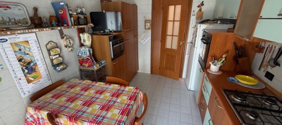 3 rooms Apartment in Bergamo, Italy No. 258844 8