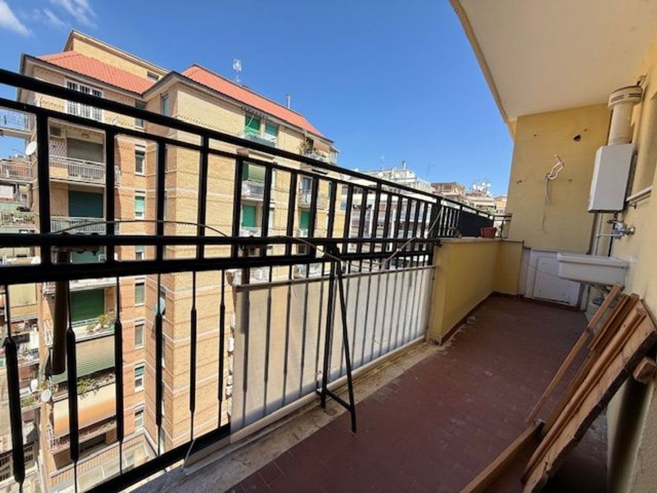 3 rooms Apartment in Rome, Italy No. 273770