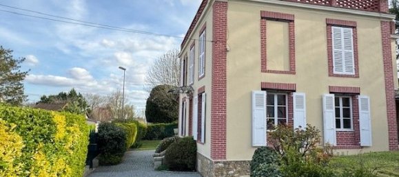 5 bedrooms House in Vernouillet, France No. 188336 4