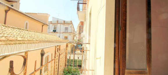 Квартира с 2 комнатами в Лучера, Италия № 109667 12