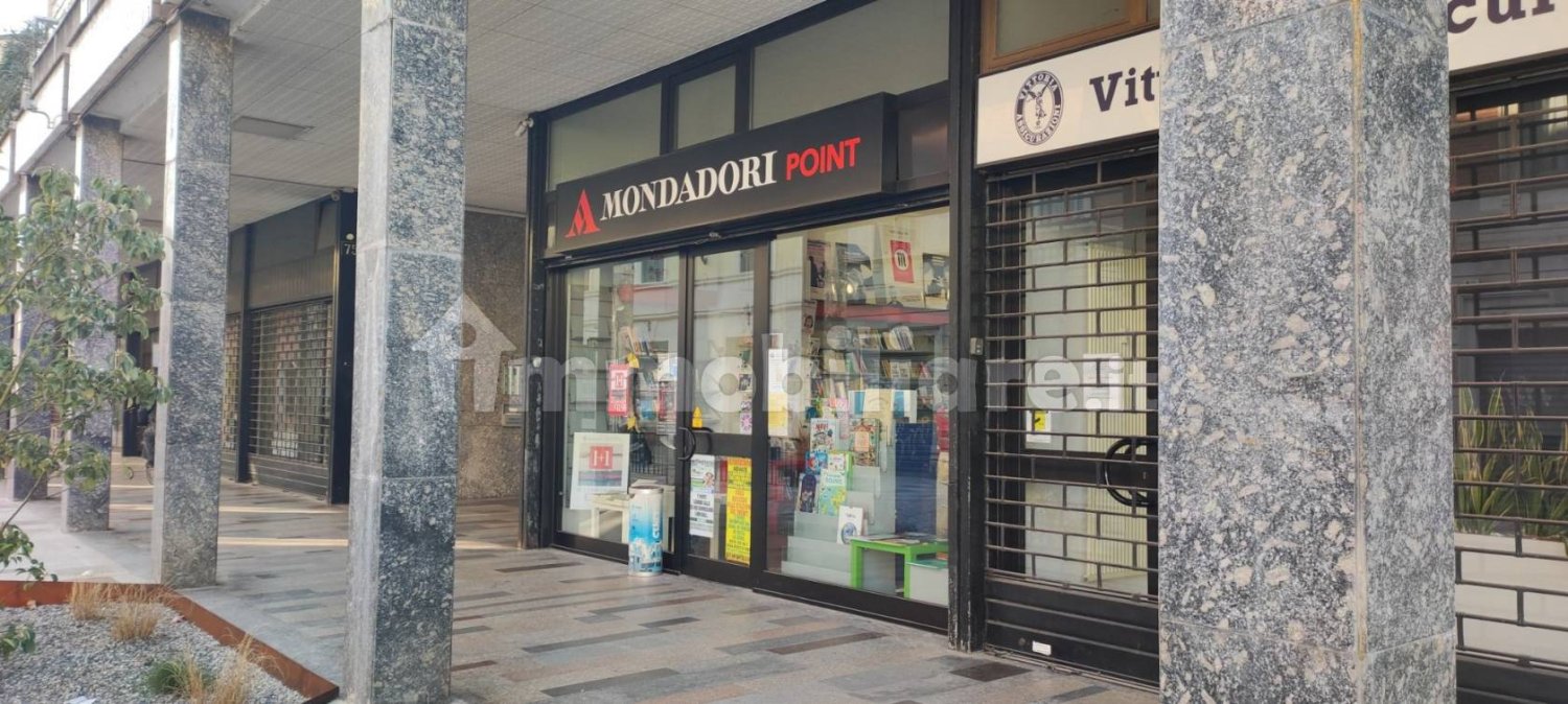 1 room Commercial property in Novate Milanese, Italy No. 139074