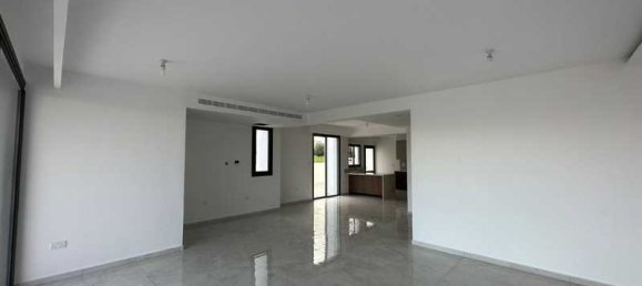 4 bedrooms Commercial property in Geroskípou, Cyprus No. 20712 8