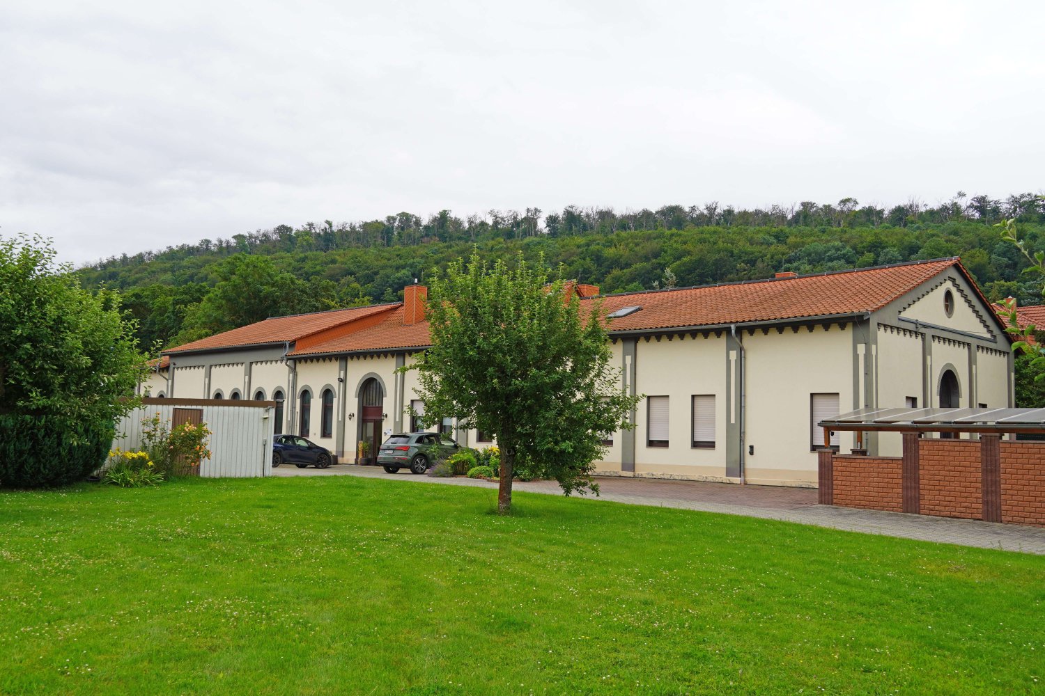 Коммерческая недвижимость 1541м² в Кифхойзер, Германия № 327649