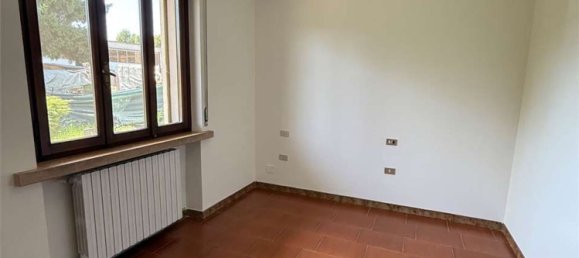 6 غرف نوم فيلا في Roverchiara, Italy رقم 370000 23