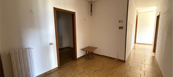 6 غرف نوم فيلا في Roverchiara, Italy رقم 370000 22