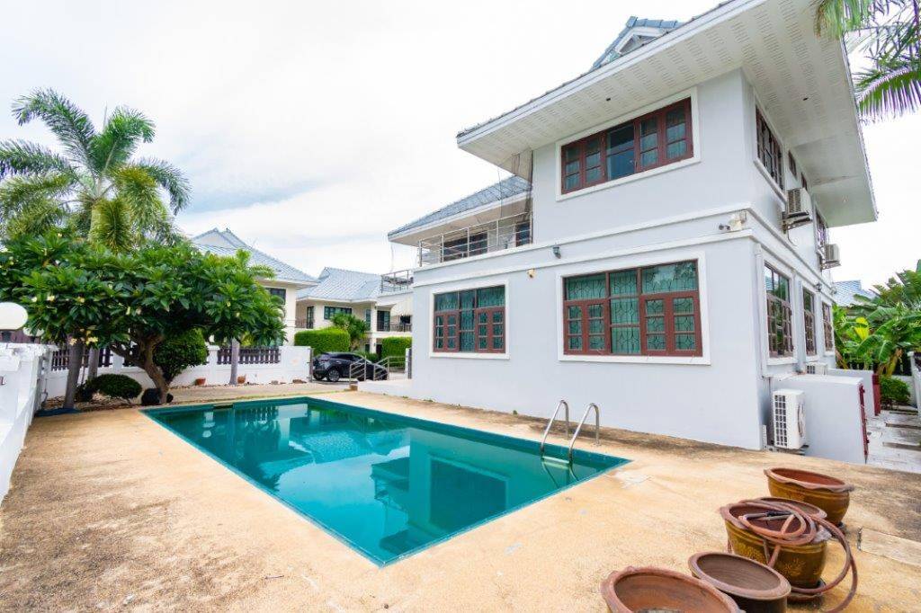 Дом с 4 спальнями в Хуа Хин, Таиланд № 24560