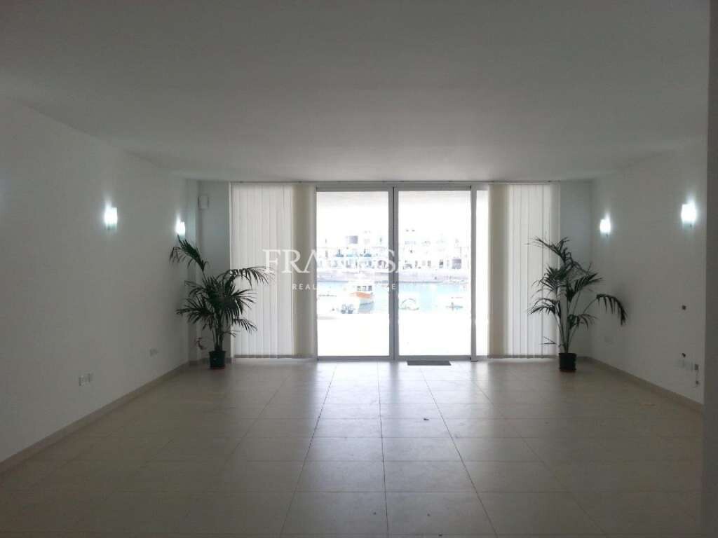 Oficina en Saint Julian's, Malta 150 m² No. 11799