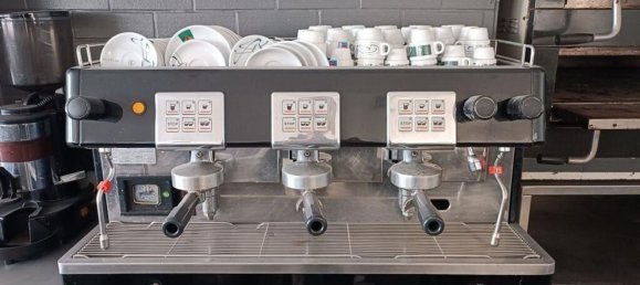 384m² Commercial property in Oeiras, Portugal No. 112514 16