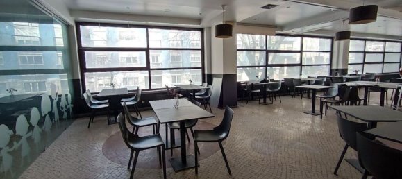 384m² Commercial property in Oeiras, Portugal No. 112514 9