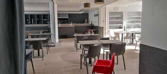 384m² Commercial property in Oeiras, Portugal No. 112514 13