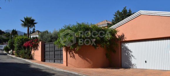 Villa de 4 dormitorios en Estepona, Spain No. 118928 5