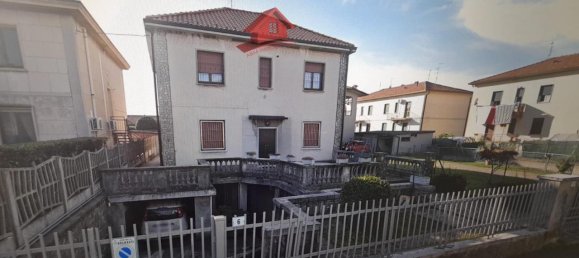 4-salle Appartement à Brembate, Italy No. 29448 2
