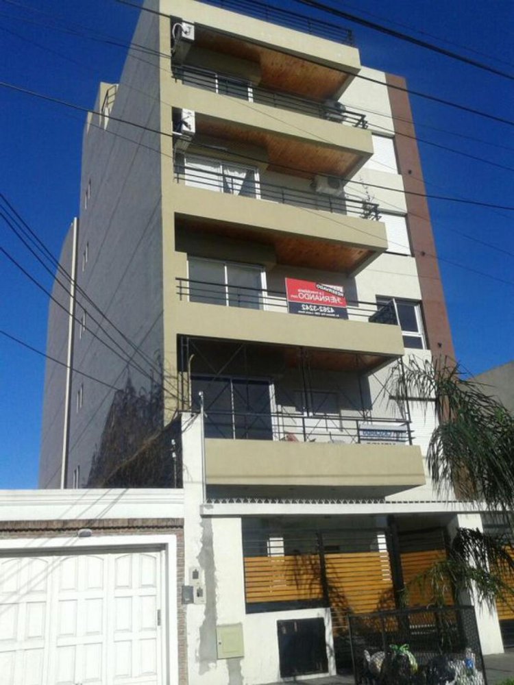 Квартира с 2 спальнями в Ланус, Аргентина № 21052