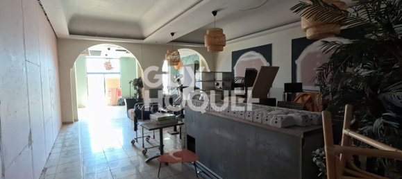 180m² Commercial property in Canet-en-Roussillon, France No. 292329 3